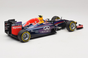 Red Bull RB10 Renault #3 D. Ricciardo Infiniti Red Bull Racing Showcar 2014 Minichamps 1:18 110140003 Metal — zdjęcie 2 z 6