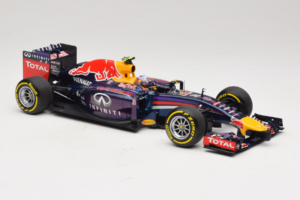 Red Bull RB10 Renault #3 D. Ricciardo Infiniti Red Bull Racing Showcar 2014 Minichamps 1:18 110140003 Metal — zdjęcie 4 z 6