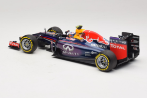 Red Bull RB10 Renault #3 D. Ricciardo Infiniti Red Bull Racing Showcar 2014 Minichamps 1:18 110140003 Metal — zdjęcie 5 z 6