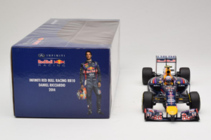 Red Bull RB10 Renault #3 D. Ricciardo Infiniti Red Bull Racing Showcar 2014 Minichamps 1:18 110140003 Metal — zdjęcie 6 z 6