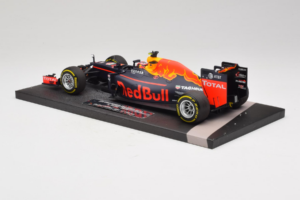 Red Bull RB12 Tag Heuer #26 D. Kvyat Red Bull Racing Showcar 2016 Minichamps 1:18 117160026 Żywica — zdjęcie 5 z 7