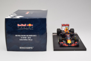 Red Bull RB12 Tag Heuer #26 D. Kvyat Red Bull Racing Showcar 2016 Minichamps 1:18 117160026 Żywica — zdjęcie 6 z 7