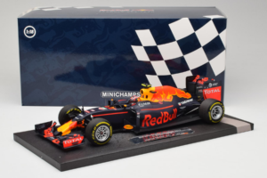 Red Bull RB12 Tag Heuer #26 D. Kvyat Red Bull Racing Showcar 2016 Minichamps 1:18 117160026 Żywica — zdjęcie 7 z 7