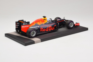 Red Bull RB12 Tag Heuer #3 D. Ricciardo Red Bull Racing 1st Pole Monaco Grand Prix 2016 Minichamps 1:18 117160103 Żywica — zdjęcie 3 z 7