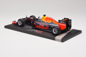 Red Bull RB12 Tag Heuer #3 D. Ricciardo Red Bull Racing 1st Pole Monaco Grand Prix 2016 Minichamps 1:18 117160103 Żywica — zdjęcie 5 z 7
