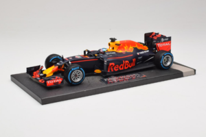 Red Bull RB12 Tag Heuer #3 D. Ricciardo Red Bull Racing Brazilian Grand Prix 2016 Minichamps 1:18 117161203 Żywica — zdjęcie 2 z 6