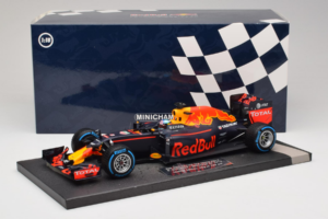 Red Bull RB12 Tag Heuer #3 D. Ricciardo Red Bull Racing Brazilian Grand Prix 2016 Minichamps 1:18 117161203 Żywica — zdjęcie 6 z 6