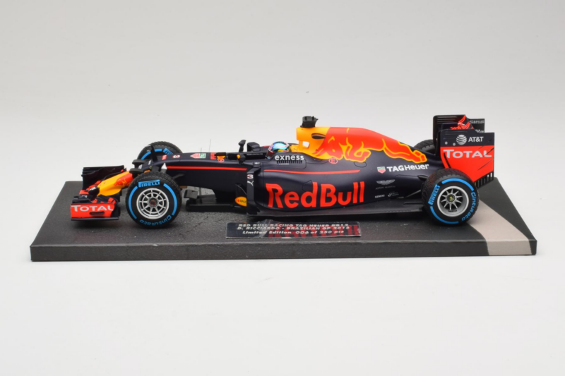 Red Bull RB12 Tag Heuer #3 D. Ricciardo Red Bull Racing Brazilian Grand Prix 2016 Minichamps 1:18 117161203 Żywica