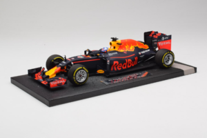 Red Bull RB12 Tag Heuer #3 D. Ricciardo Red Bull Racing Showcar 2016 Minichamps 1:18 117160003 Żywica — zdjęcie 2 z 7