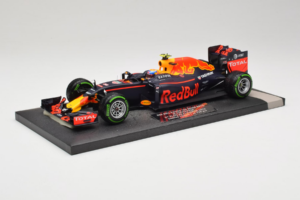 Red Bull RB12 Tag Heuer #33 M. Verstappen Red Bull Racing Showcar 2016 Minichamps 1:18 117161233 Żywica — zdjęcie 2 z 7