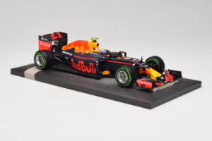 Red Bull RB12 Tag Heuer #33 M. Verstappen Red Bull Racing Showcar 2016 Minichamps 1:18 117161233 Żywica — zdjęcie 4 z 7
