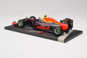 Red Bull RB12 Tag Heuer #33 M. Verstappen Red Bull Racing Showcar 2016 Minichamps 1:18 117161233 Żywica — zdjęcie 5 z 7