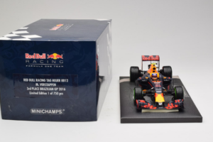 Red Bull RB12 Tag Heuer #33 M. Verstappen Red Bull Racing Showcar 2016 Minichamps 1:18 117161233 Żywica — zdjęcie 6 z 7