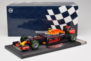 Red Bull RB12 Tag Heuer #33 M. Verstappen Red Bull Racing Showcar 2016 Minichamps 1:18 117161233 Żywica — zdjęcie 7 z 7