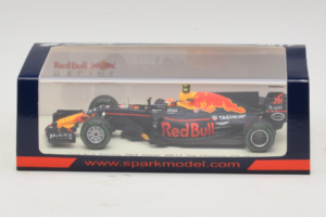 Red Bull RB13 Tag Heuer #33 M. Verstappen 3rd Chinese Grand Prix 2017 Spark 1:43 S5037 Żywica — zdjęcie 4 z 4
