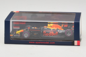 Red Bull RB13 Tag Heuer #33 M. Verstappen Belgian Grand Prix 2017 Spark 1:43 AM33SP8 Żywica — zdjęcie 4 z 4