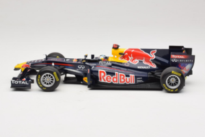Red Bull RB7 Renault #1 S. Vettel Red Bull Racing Showcar 2011 Minichamps 1:18 110110071-1 Metal — zdjęcie 3 z 7