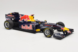 Red Bull RB7 Renault #1 S. Vettel Red Bull Racing Showcar 2011 Minichamps 1:18 110110071-1 Metal — zdjęcie 4 z 7