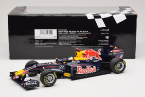 Red Bull RB7 Renault #1 S. Vettel Red Bull Racing Showcar 2011 Minichamps 1:18 110110071-1 Metal — zdjęcie 6 z 7