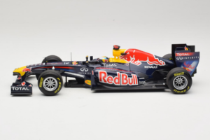 Red Bull RB7 Renault #1 S. Vettel Red Bull Racing World Champion 2011 Minichamps 1:18 110110001 Metal — zdjęcie 3 z 6