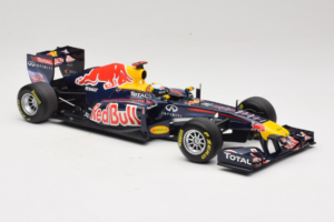 Red Bull RB7 Renault #1 S. Vettel Red Bull Racing World Champion 2011 Minichamps 1:18 110110001 Metal — zdjęcie 4 z 6