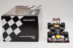 Red Bull RB7 Renault #1 S. Vettel Red Bull Racing World Champion 2011 Minichamps 1:18 110110001 Metal — zdjęcie 6 z 6