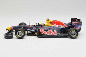 Red Bull RB7 Renault #2 M. Webber Red Bull Racing Showcar 2011 Minichamps 1:18 110110002 Metal — zdjęcie 3 z 7