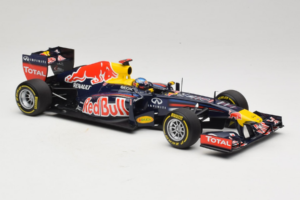 Red Bull RB8 Renault #1 S. Vettel Red Bull Racing Showcar 2012 Minichamps 1:18 110120071 Metal — zdjęcie 4 z 7