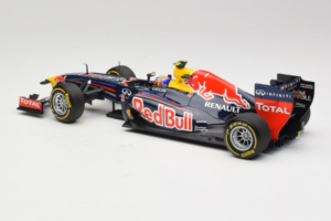 Red Bull RB8 Renault #2 M. Webber Red Bull Racing Showcar 2012 Minichamps 1:18 110120072 Metal — zdjęcie 5 z 7