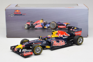 Red Bull RB8 Renault #2 M. Webber Red Bull Racing Showcar 2012 Minichamps 1:18 110120072 Metal — zdjęcie 7 z 7