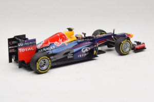 Red Bull RB9 Renault #2 M. Webber Infiniti Red Bull Racing Showcar 2013 Minichamps 1:18 110130072 Metal — zdjęcie 2 z 6