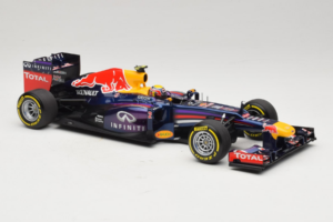 Red Bull RB9 Renault #2 M. Webber Infiniti Red Bull Racing Showcar 2013 Minichamps 1:18 110130072 Metal — zdjęcie 4 z 6