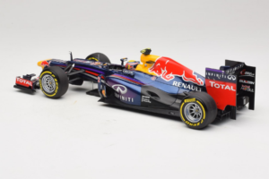 Red Bull RB9 Renault #2 M. Webber Infiniti Red Bull Racing Showcar 2013 Minichamps 1:18 110130072 Metal — zdjęcie 5 z 6
