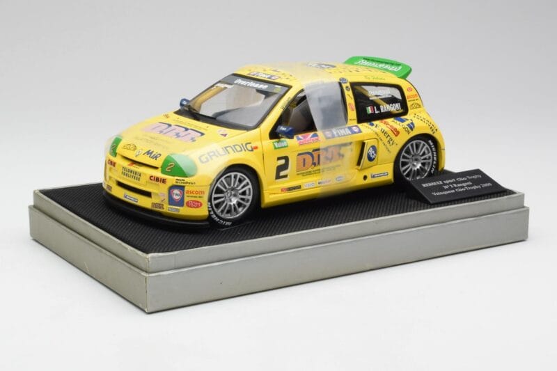 Renault Clio Sport #2 E. Rangoni Renault Clio Trophy Winner 2000 Universal Hobbies 1:18 7711218616 Metal