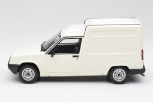 Renault Express Biały Otto 1:18 OT466 Żywica — zdjęcie 3 z 5