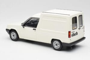 Renault Express Biały Otto 1:18 OT466 Żywica — zdjęcie 4 z 5