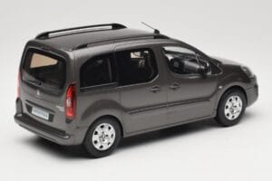 Renault Juvaquatre Break 300 kg Kość Słoniowa Norev 1:18 185260 Metal — zdjęcie 2 z 6
