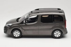 Renault Juvaquatre Break 300 kg Kość Słoniowa Norev 1:18 185260 Metal — zdjęcie 3 z 6