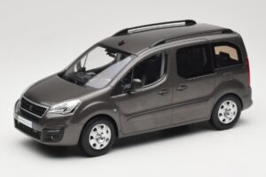 Renault Juvaquatre Break 300 kg Kość Słoniowa Norev 1:18 185260 Metal