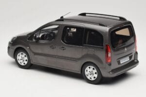 Renault Juvaquatre Break 300 kg Kość Słoniowa Norev 1:18 185260 Metal — zdjęcie 5 z 6