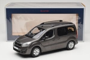Renault Juvaquatre Break 300 kg Kość Słoniowa Norev 1:18 185260 Metal — zdjęcie 6 z 6