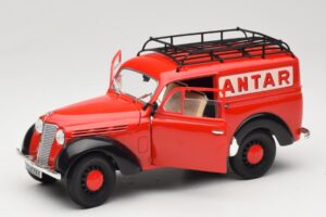 Renault Juvaquatre Utilitaire Czerwony Solido 1:18 8424 Metal — zdjęcie 2 z 8