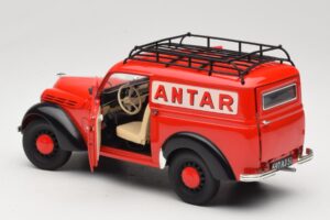 Renault Juvaquatre Utilitaire Czerwony Solido 1:18 8424 Metal — zdjęcie 5 z 8