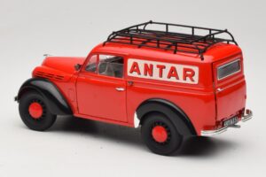 Renault Juvaquatre Utilitaire Czerwony Solido 1:18 8424 Metal — zdjęcie 7 z 8