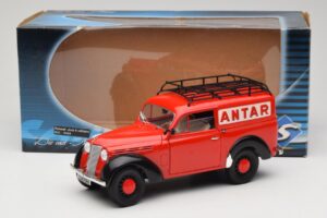 Renault Juvaquatre Utilitaire Czerwony Solido 1:18 8424 Metal — zdjęcie 8 z 8