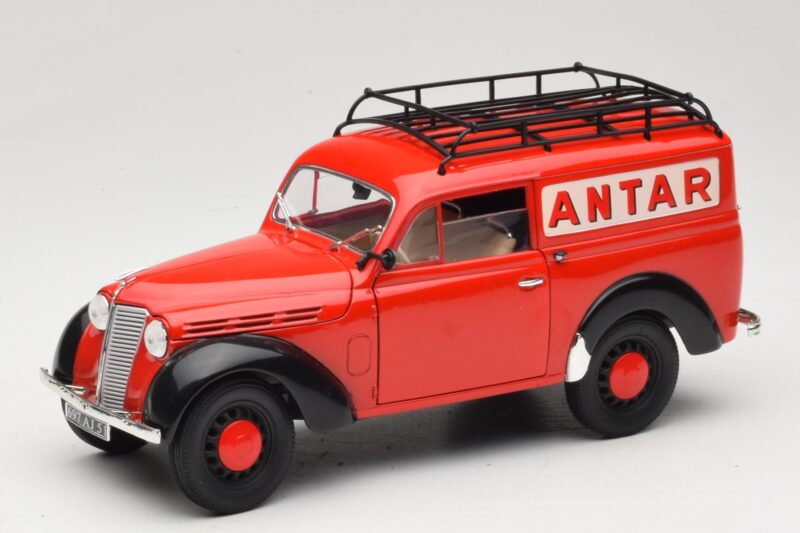 Renault Juvaquatre Utilitaire Czerwony Solido 1:18 8424 Metal