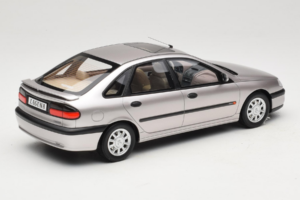 Renault Laguna V6 3.0 Baccara Opal Grey Otto 1:18 OT1185 Żywica — zdjęcie 2 z 6