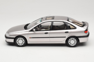 Renault Laguna V6 3.0 Baccara Opal Grey Otto 1:18 OT1185 Żywica — zdjęcie 3 z 6