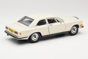 Rolls-Royce Camargue Biały Bburago 1:22 3001-M1 Metal — zdjęcie 2 z 8