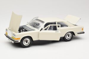 Rolls-Royce Camargue Biały Bburago 1:22 3001-M1 Metal — zdjęcie 3 z 8